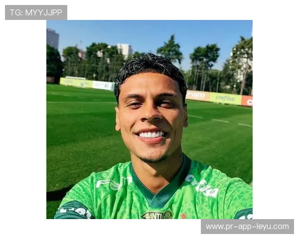 多特蒙德猛押南美创造者！夏窗带来两大潜力新星，引领闪耀未来