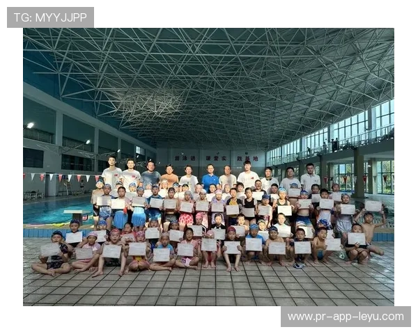 游泳协会加强校园游泳师资的培训与资格管理，学校游泳培训